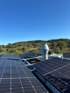 Foto zonne-energie installatie zeeweg